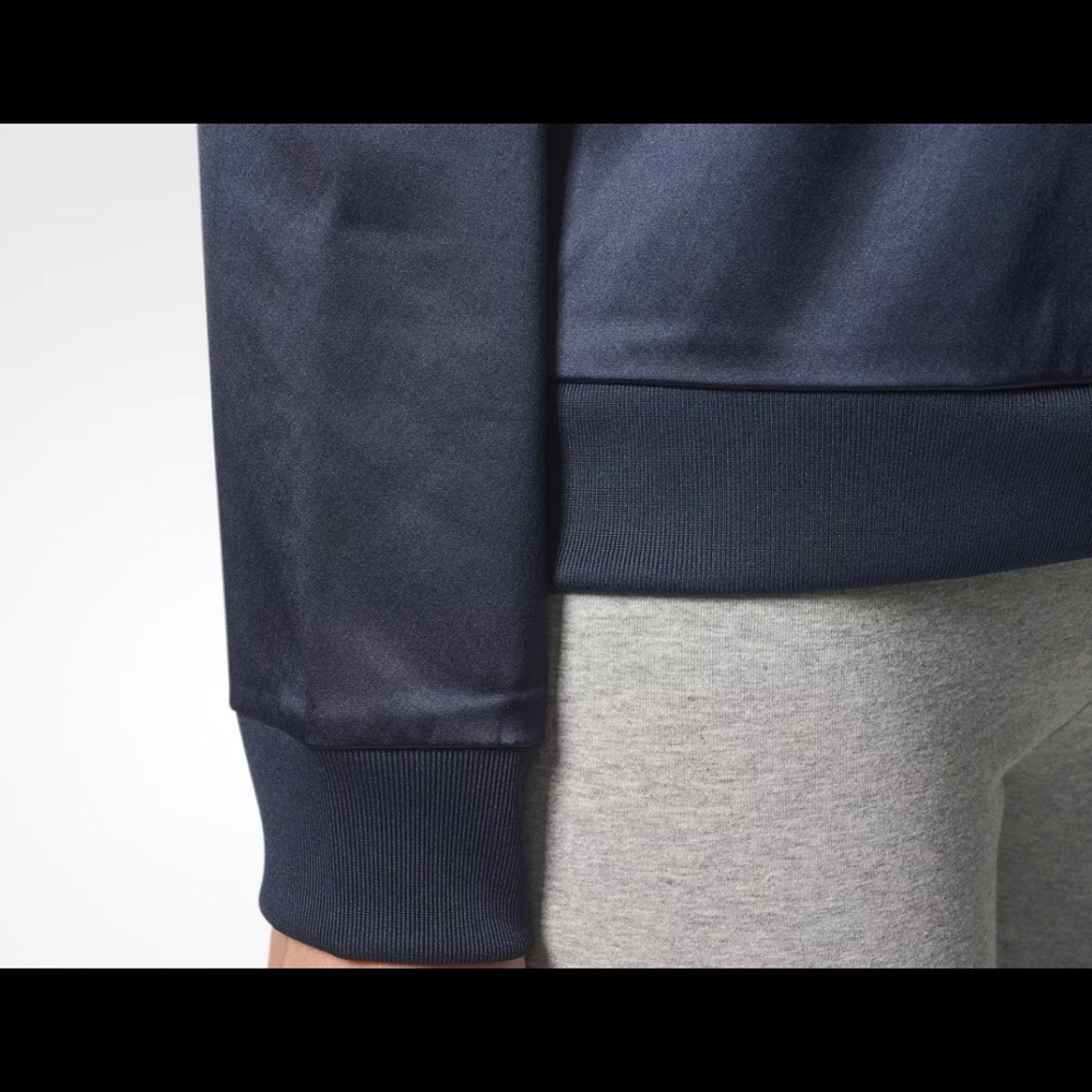 **SOLD**Adidas trefoil crew sweat in size xs Navy - Picture 8 of 8